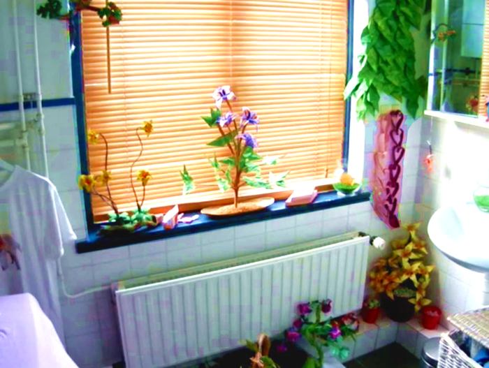 Serre met bloemen van papier