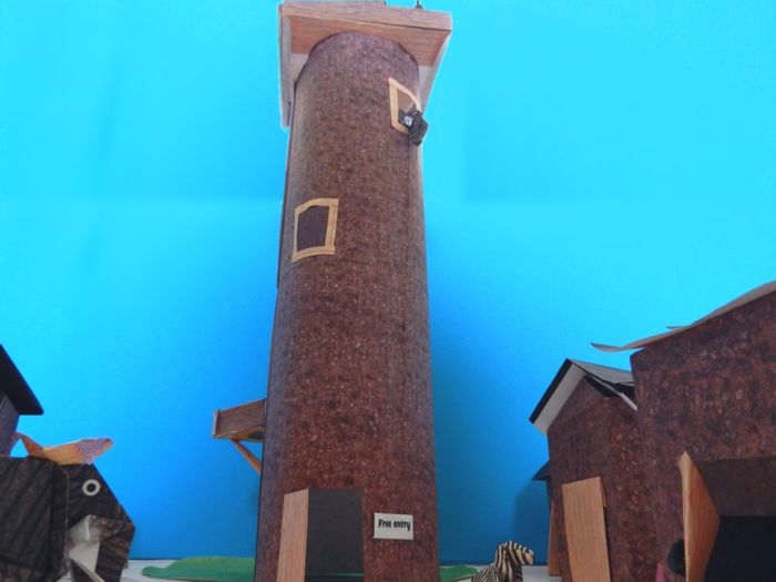 hoge toren uit de middeleeuwen van papier