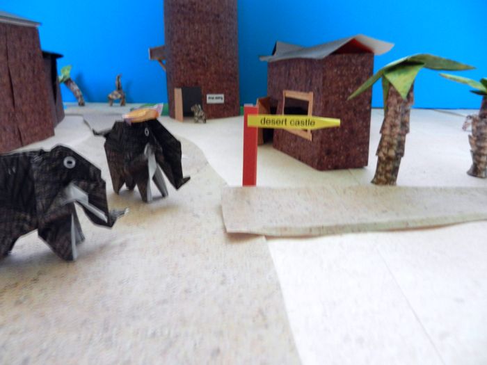 dieren in een zelfgeknutselde stad van papier