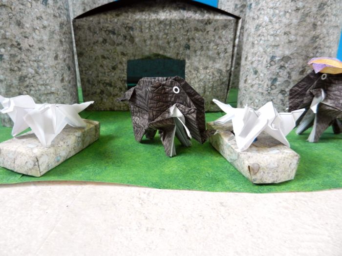 witte origami drakenbeelden