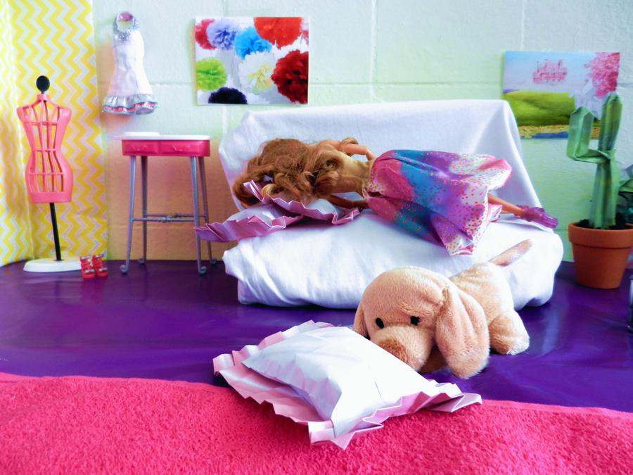 slapende Barbie en puppy slapende Barbie en puppy