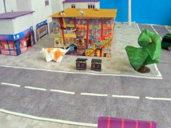 zelfgemaakt gebouw van papier met grafitti zelfgemaakt gebouw van papier met grafitti